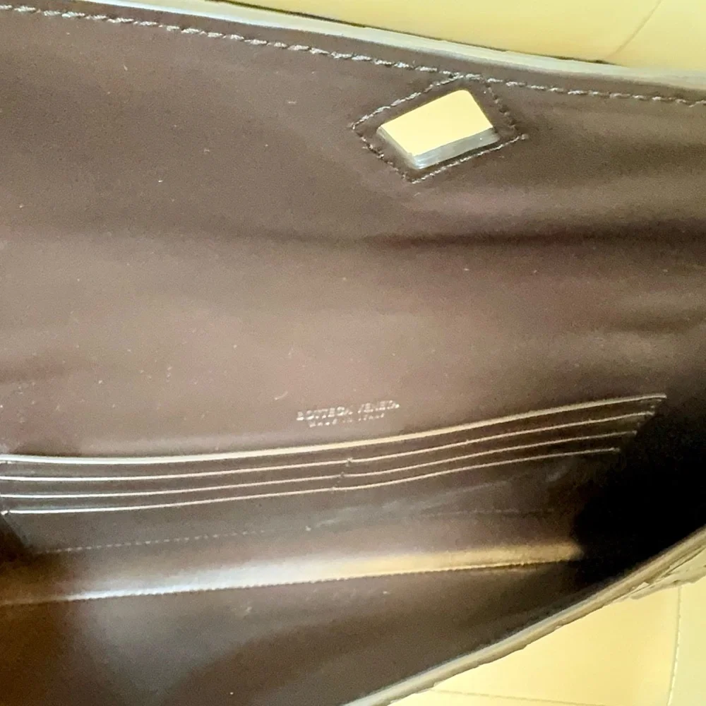 Sold ❌Bottega Veneta Andiamo Clutch - Picture 8 of 10